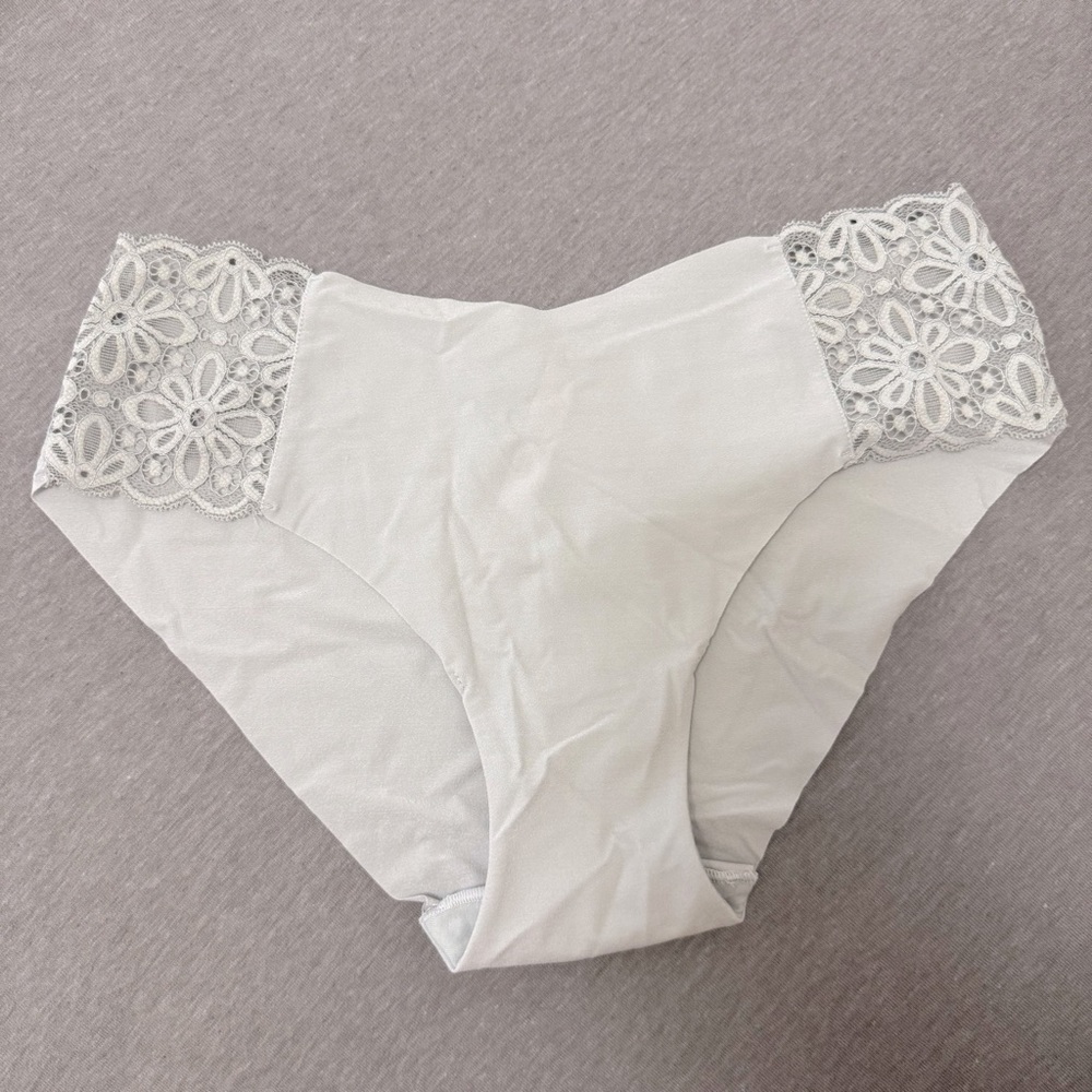 Victoria’s Secret Seamless Light Gray Hiphugger/Hipster Panty Underwear